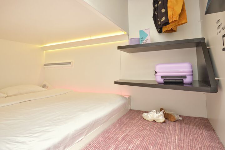 Room 9 of 33