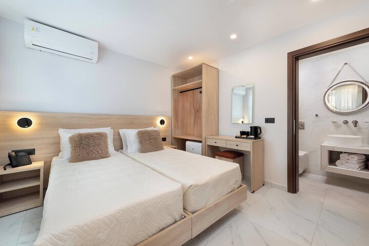Room 9 of 36