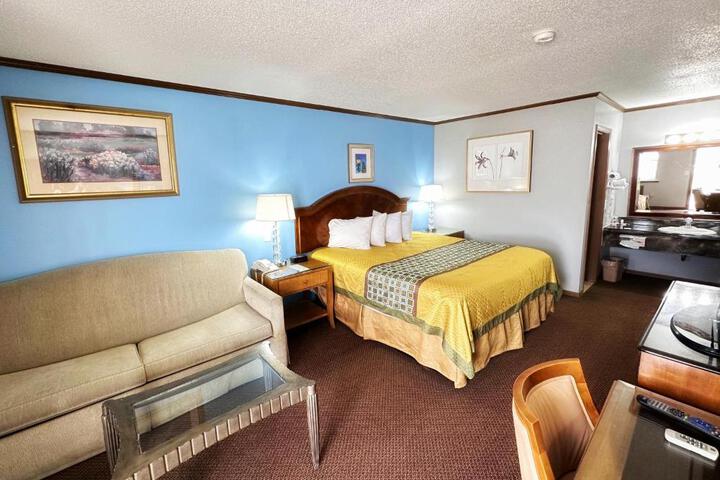 Standard | King Bed (5 of 12)