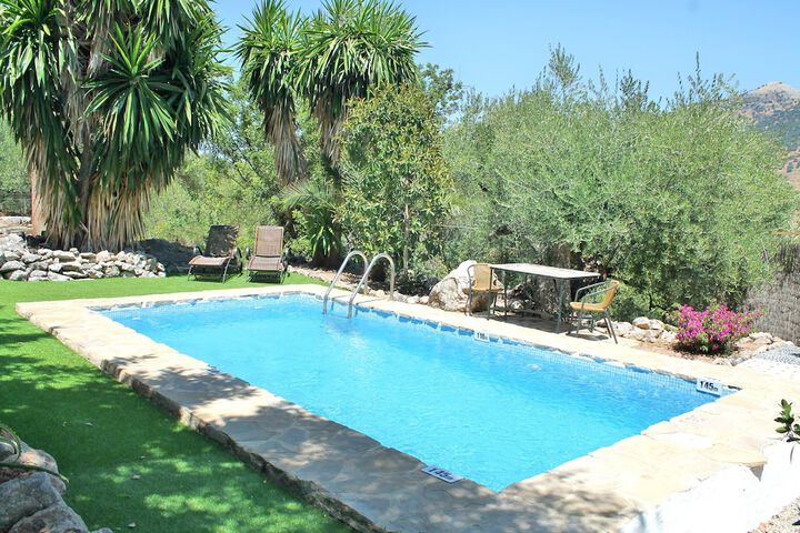 Pool 90 of 132