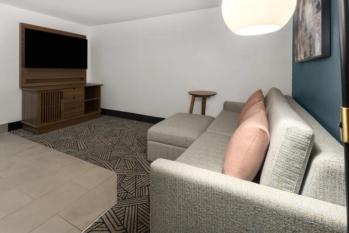 Room 34 of 66