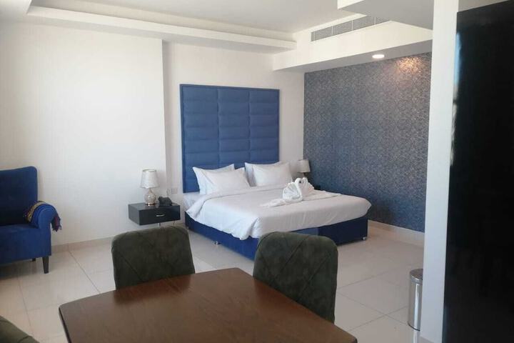 Room 16 of 38
