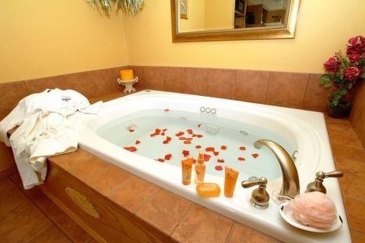 Hot Tub 66 of 92