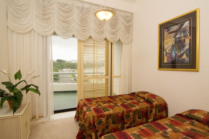 Room 4 of 85