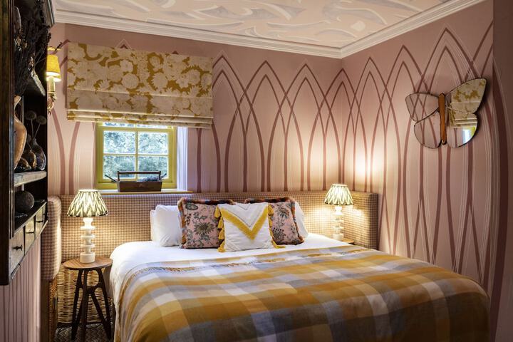 Room 10 of 76