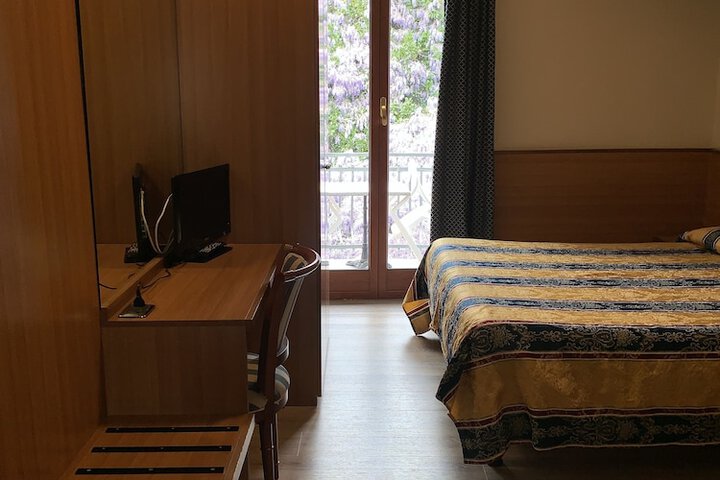 Room 23 of 62