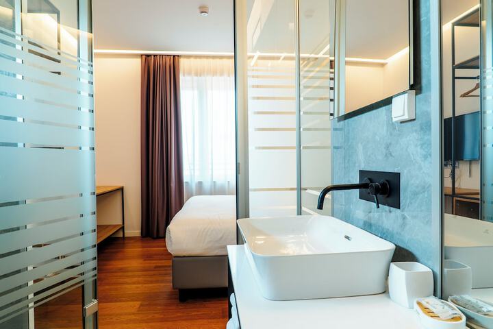 Room 37 of 47