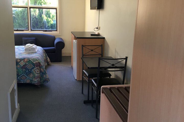 Room 9 of 28