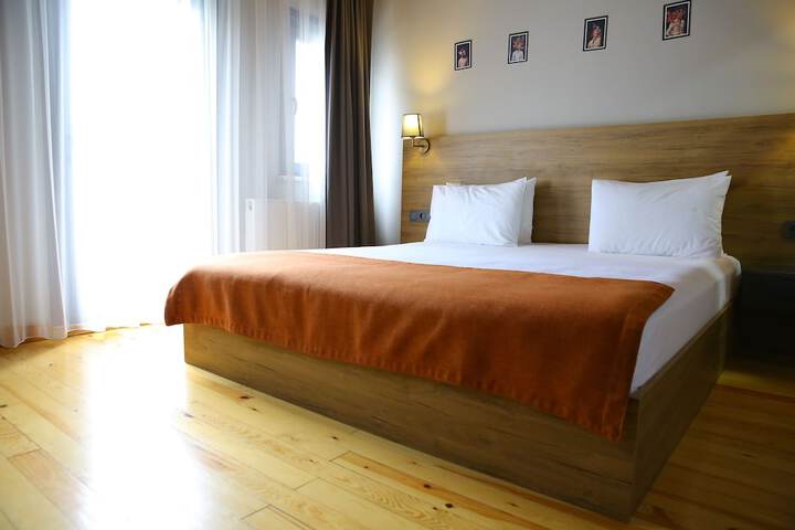 Room 12 of 72
