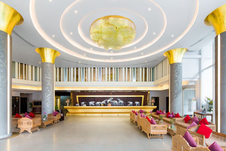 Entrance & Lobby