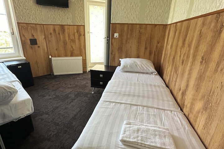 Room 28 of 56