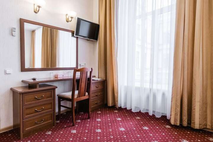 Room 19 of 80