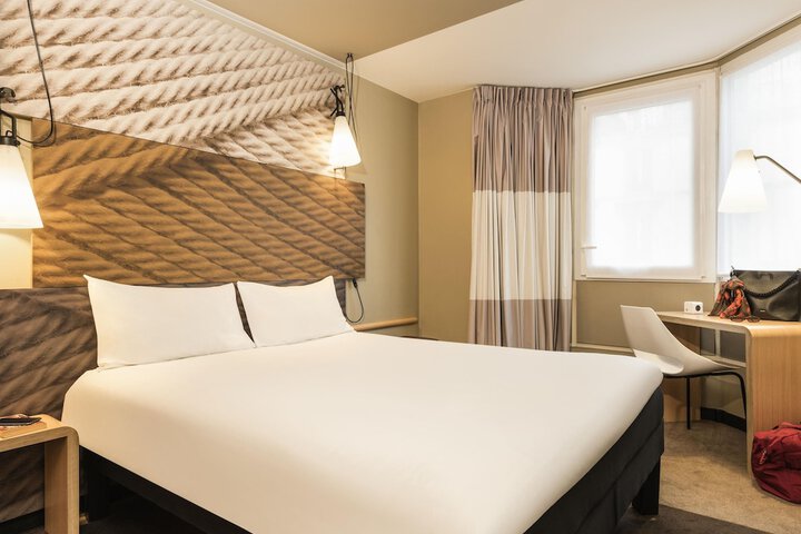 Room 6 of 38