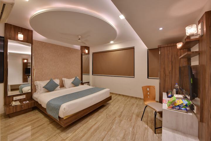 Room 6 of 7