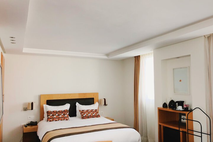 Room 52 of 108