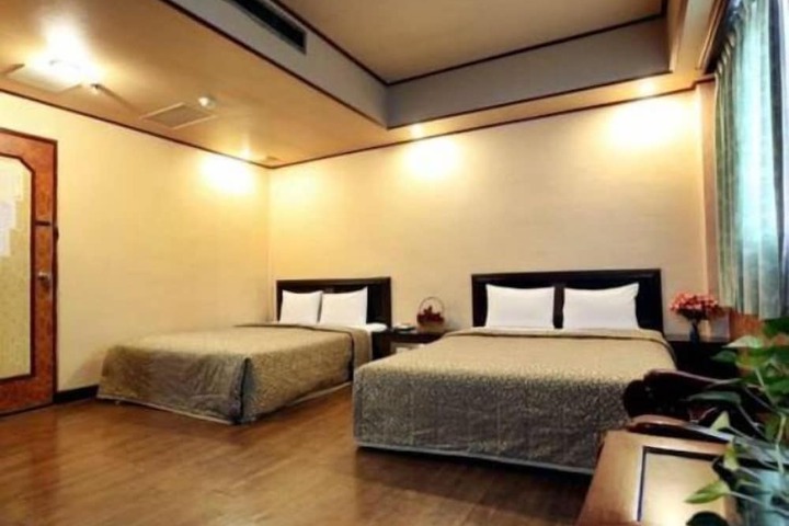 Room 16 of 46