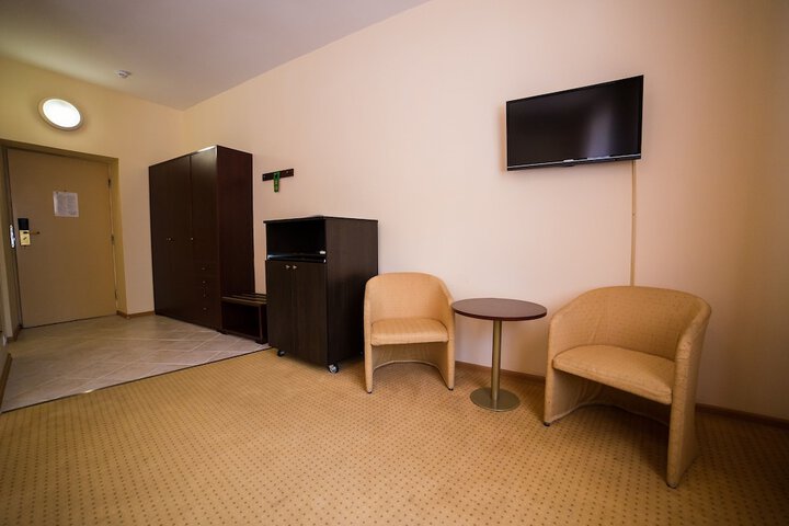 Room 11 of 50