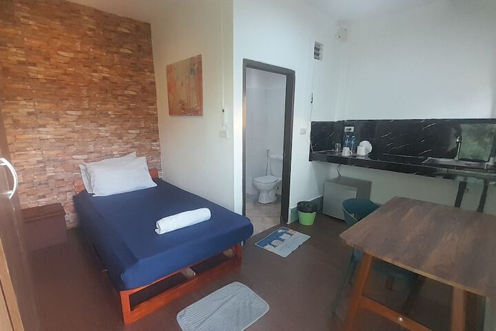 Room 2 of 78
