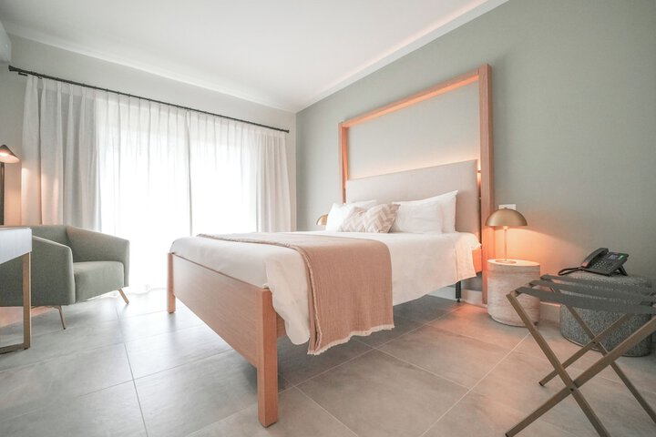 Room 8 of 28