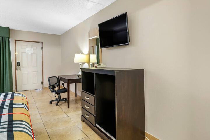 Room 8 of 26