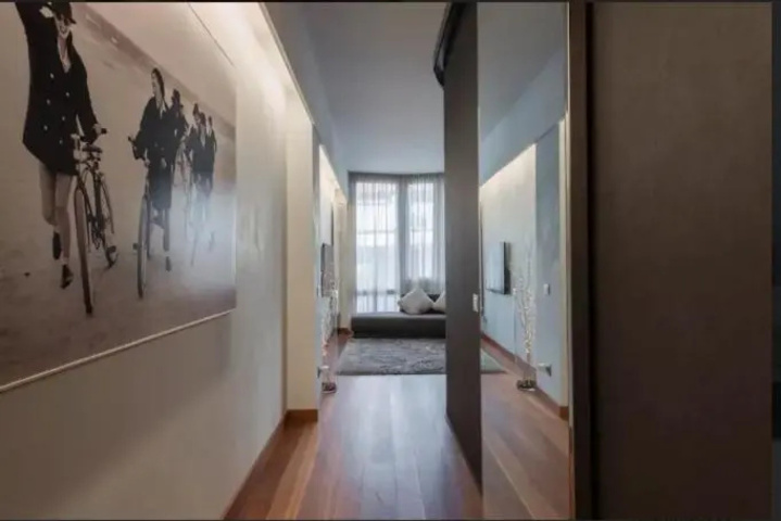 Room 8 of 11