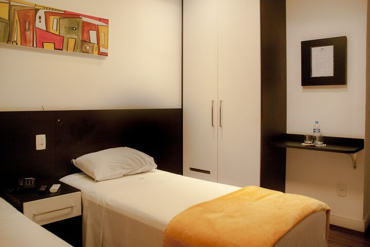 Room 27 of 43