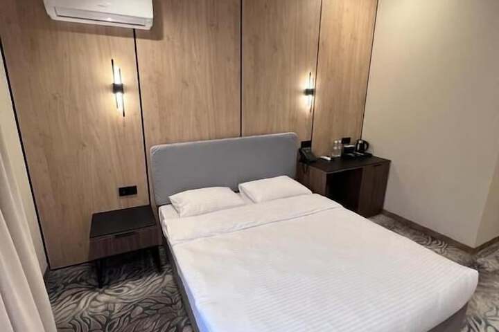 Room 5 of 33