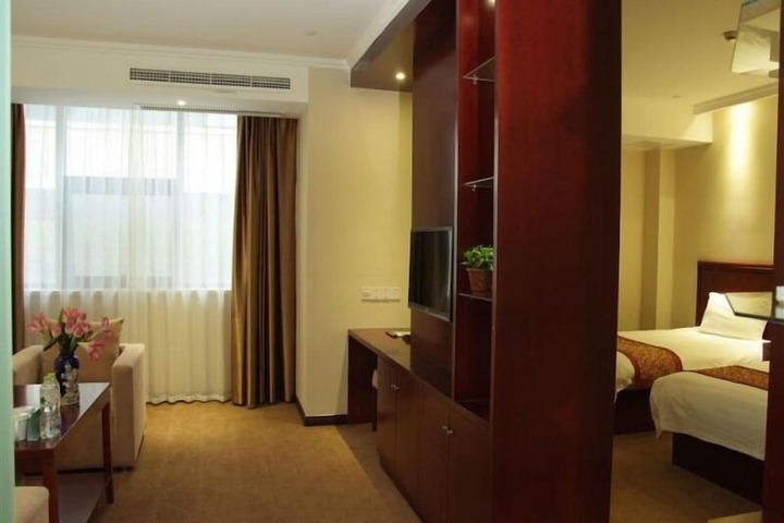 Room 27 of 40