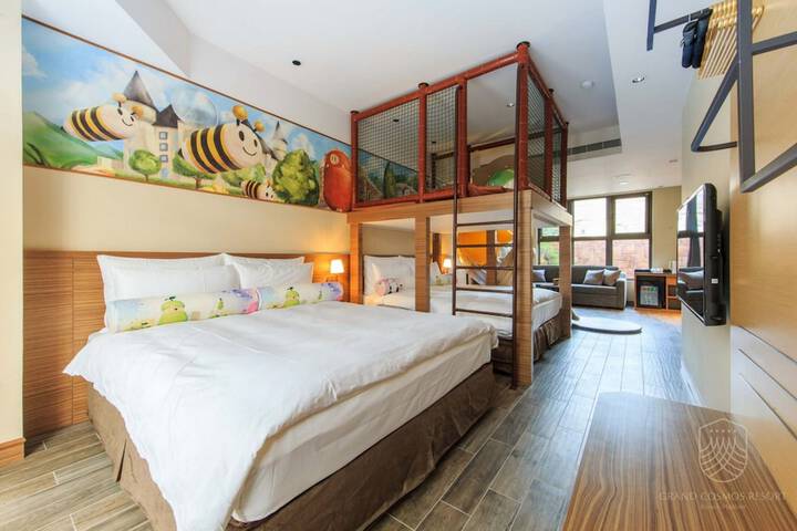 Room 44 of 208