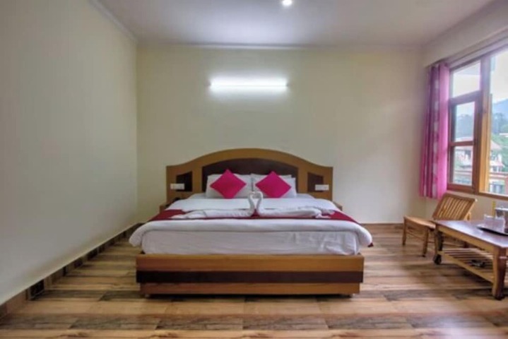 Room 5 of 8