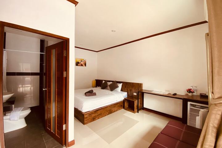 Room 5 of 80