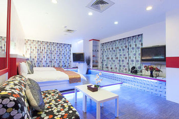 Room 33 of 34
