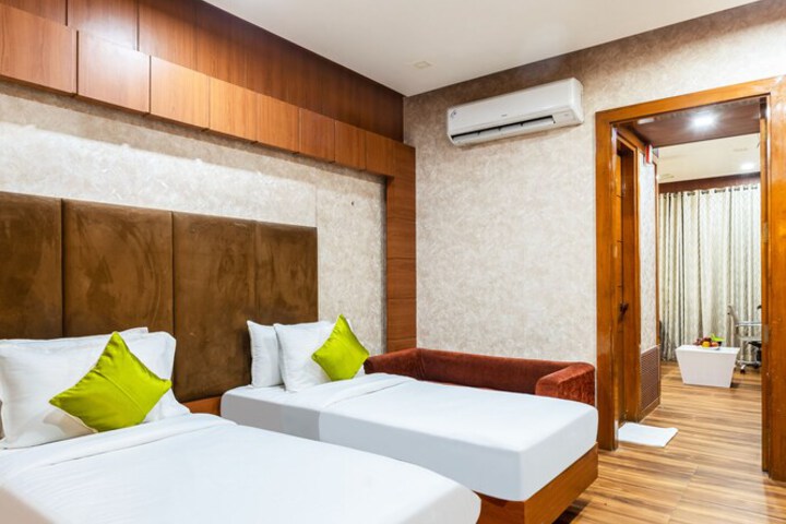 Room 54 of 76