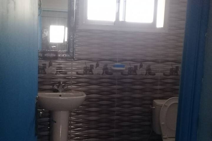 Room 5 of 8