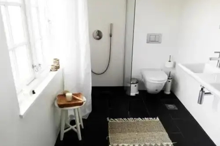 Room 6 of 6