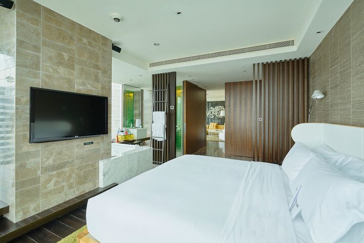 Room 8 of 182