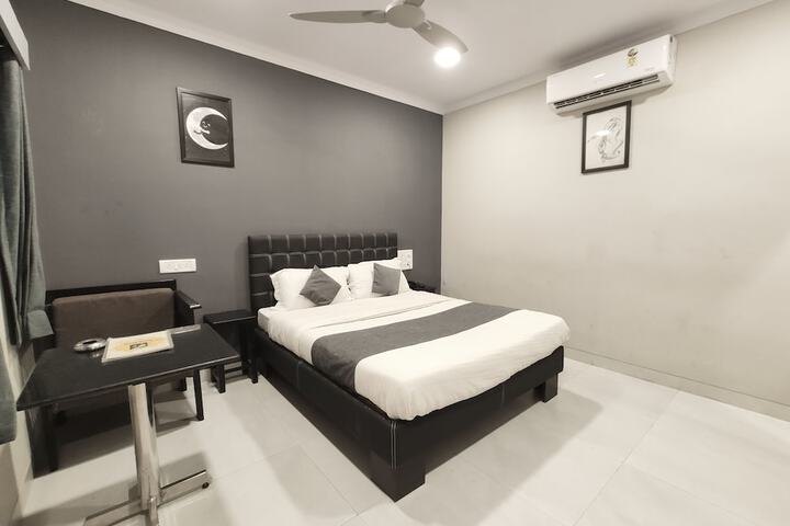 Room 12 of 22