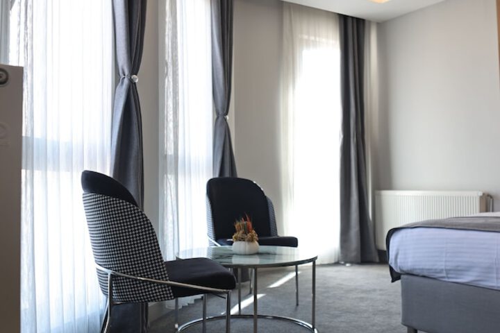 Room 27 of 39