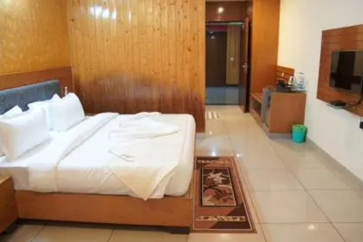 Room 4 of 11