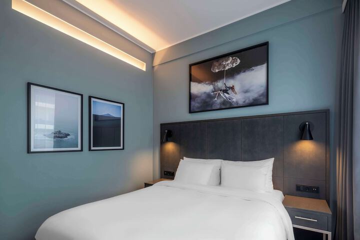 Room 32 of 95