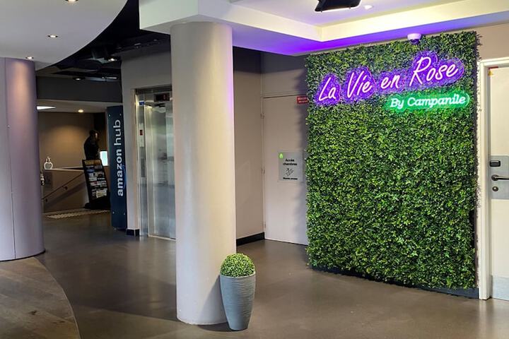 Entrance & Lobby