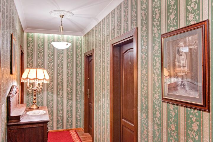 Ballroom/Hall 32 of 43