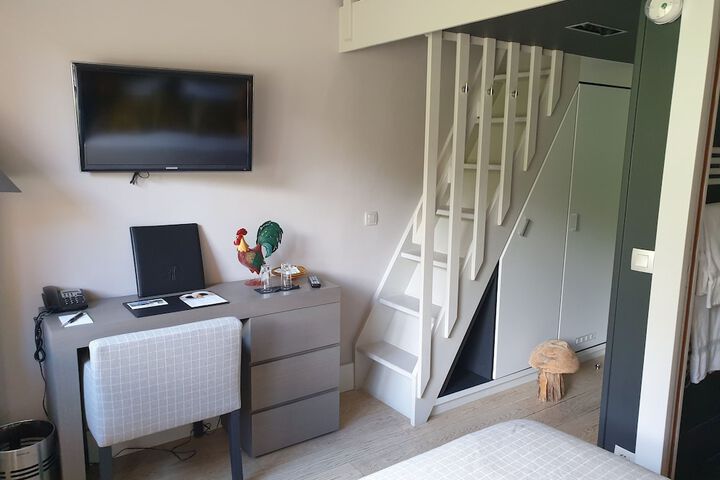 Room 4 of 81