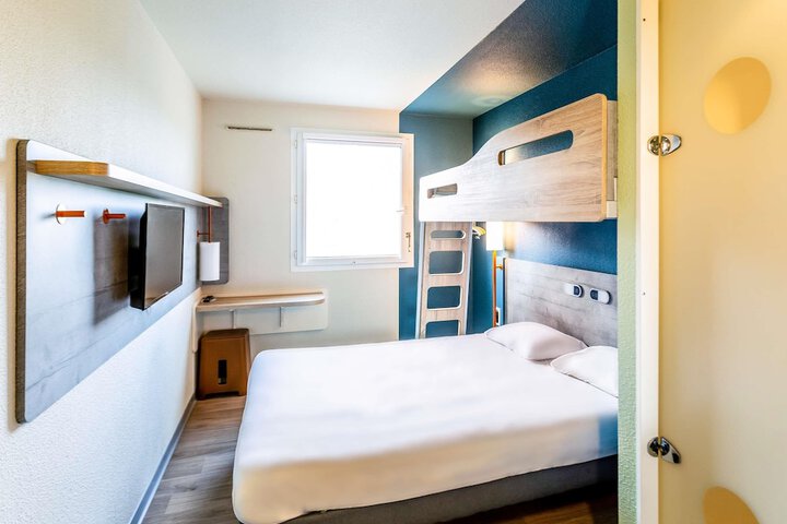 Room 10 of 35