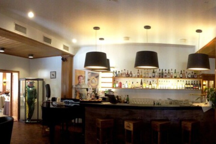 Lounge 49 of 56