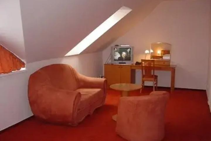 Room 4 of 21