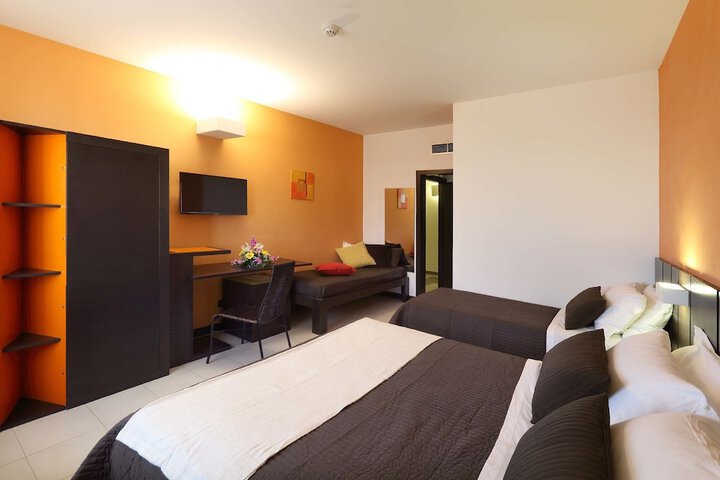 Room 25 of 63