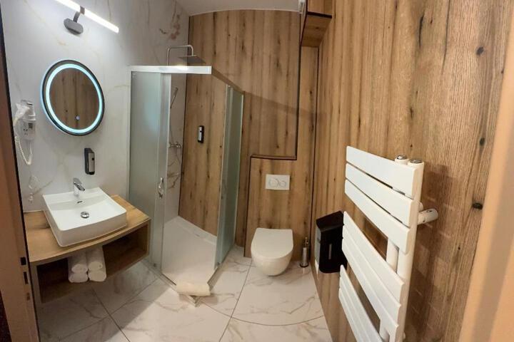 Room 44 of 48