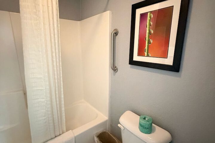 Room 11 of 24