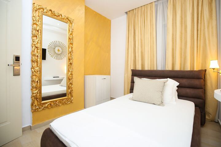 Room 21 of 51